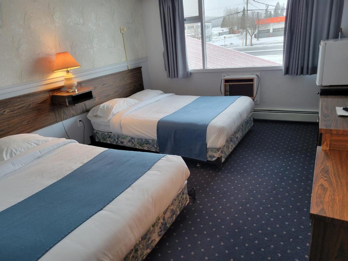Lakewood Inn 100 Mile House Buitenkant foto