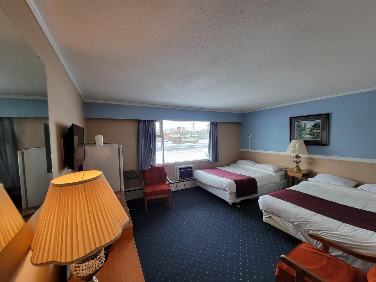 Lakewood Inn 100 Mile House Buitenkant foto